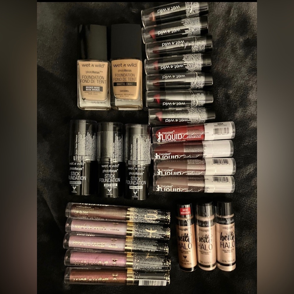 NEW Wet n Wild  bundle lip, highlighter, foundation and gloss